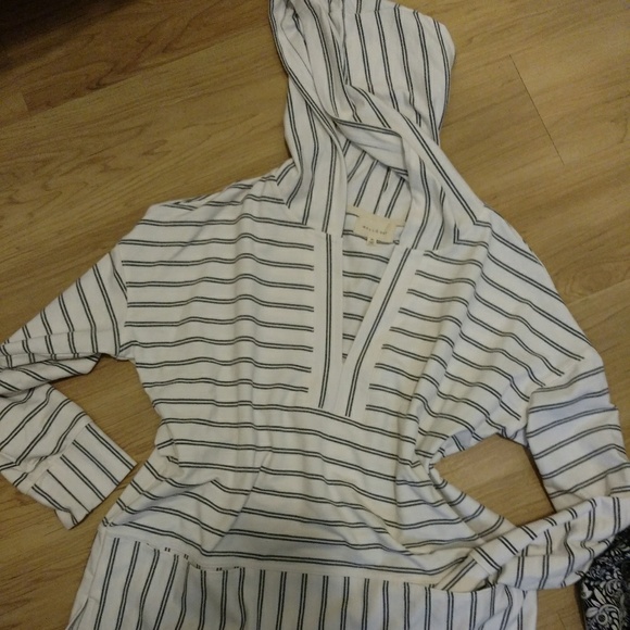 Striped hooded coverup - Picture 3 of 6